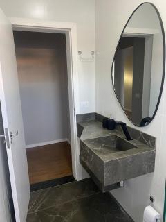 Quarto Em Sobrado - Banheiro INDIVIDUAL, Garagem Coberta e TV com streamings - 7