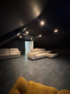 Gîte avec piscine intérieure jacuzzi et cinéma - 5