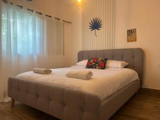 Lady of the DeadSea Crown Group Collection - 6