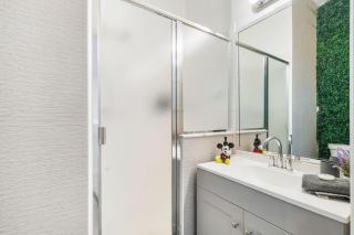 Beautiful 5BR 4 baths Themed home near Disney and Universal, Private Pool, Gameroom, baby Crib and more - Kissimmee - 2