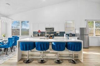 Beautiful 5BR 4 baths Themed home near Disney and Universal, Private Pool, Gameroom, baby Crib and more - 6