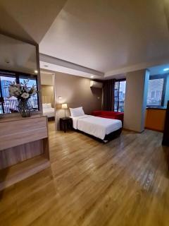 Baan Tanwa - MRT Ratchadapisek Exit 1 or 2 - 4