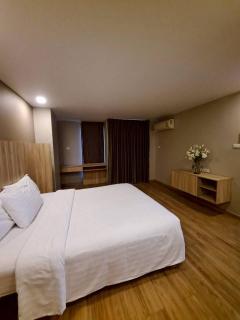 Baan Tanwa - MRT Ratchadapisek Exit 1 or 2 - 1