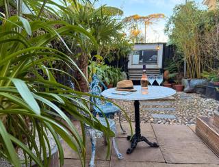 The Cabana Luxury Award Winning Tiny Home with Hot Tub and Private Garden 2 mins Walk to Ryde Beach - 2
