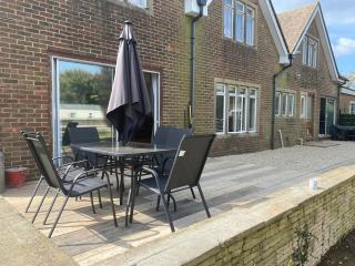 Spacious 9 bedroom house with games room - 7