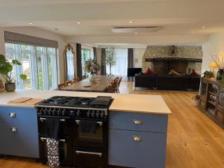 Spacious 9 bedroom house with games room - 6