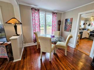 Carrie Tucker Cottage w River View - 7