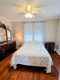 Carrie Tucker Cottage w River View - 1