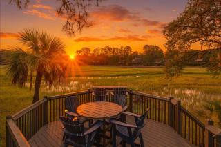 Immersive Treehouse Livin - Marshview Villa near HarbourTown - 0