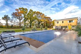 Modern Home with Large Pool & Cosy Wood Burner - 8