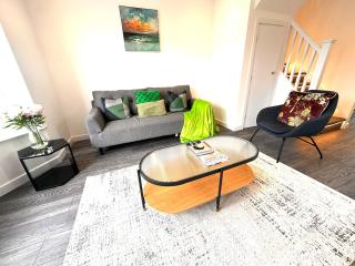 Brand New 3 Bedroom House with Parking and Garden near Elstree Studios - 0