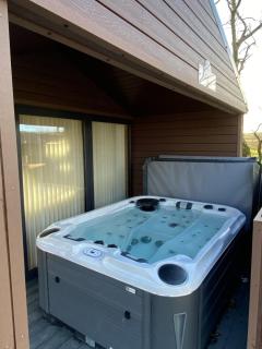 Belraugh Mountain View Hot Tub Lodges - 9