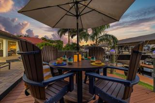 Sunshine, Serenity & a Heated Pool Escape for All-Day Fun - Modern Vibes Villa - Roelens - 1