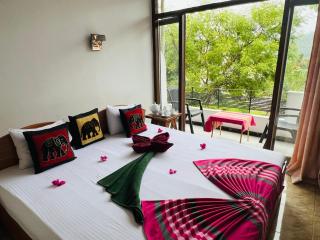 Kandy IVY Banks Holiday Resort - 8