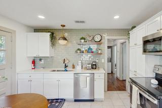 Oasis on Texas Ave - 4