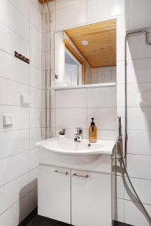 Arctic City Haven, Private Sauna & Wifi - 2