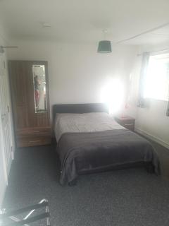 Large Room in Bromborough - 2