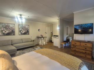 Slow Down Cottage - 4