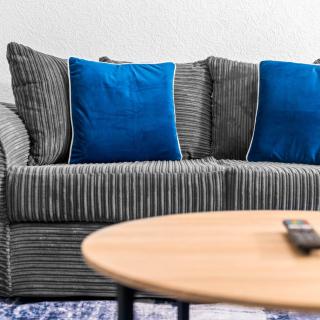 Charming 2-Bedroom Home - Garden & Driveway Parking 20SL - 0