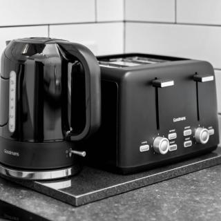 Charming 2-Bedroom Home - Garden & Driveway Parking 20SL - 9