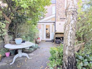 No 16 with Free Parking - 5