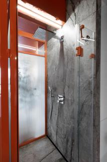 Japandi red apartment in new building - 2