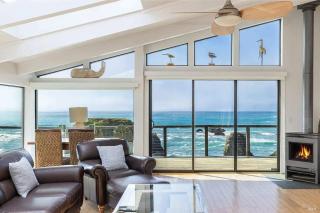 Seaside Elegance Oceanfront Escape with 3 Suites - 7