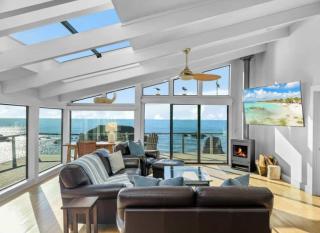 Seaside Elegance Oceanfront Escape with 3 Suites - 3
