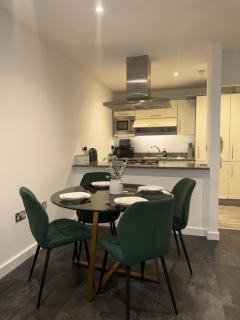 Luxury 2BR Apartment Great Views Free Parking - 7