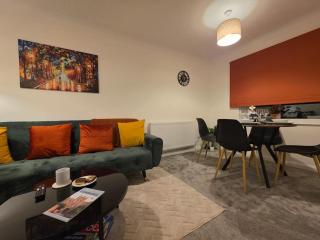 Cambridge Luxury 3BR Hot Tub Escape Sleeps 10 - 6