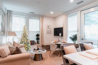 Sunny 2BR Apt with Kitchen & Parking, Near Brown & RISD - 0