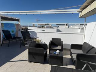 Apartament z 2 sypialniami, tarasem i basenami - 1