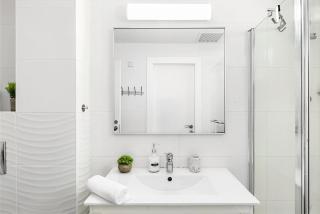 Stunning 4BR Penthouse with Balcony & Sea Views - 7