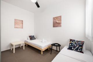 Stunning 4BR Penthouse with Balcony & Sea Views - 3