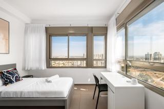 Stunning 4BR Penthouse with Balcony & Sea Views - 2