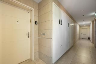 Stunning 4BR Penthouse with Balcony & Sea Views - 1