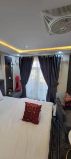 Runway Retreat - Modern Studio Near Airport & M-2 - 4