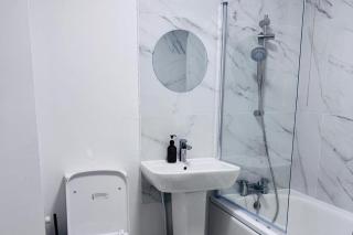 Oakley Retreat in Grays - 7