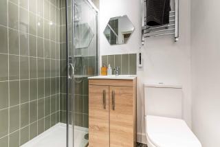 The Coach House, Gatwick - 6