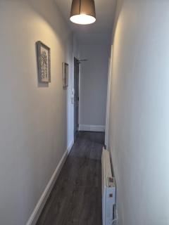 Newly refurbished flat with Free Parking - 7