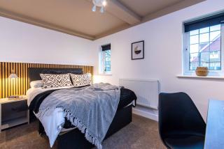 The Coach House, Gatwick - 5