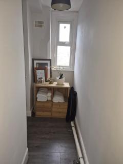 Newly refurbished flat with Free Parking - 9