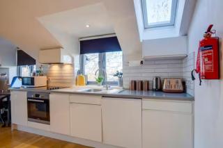 Stylish and Modern Flat with Free Parking - Pass the Keys - 6