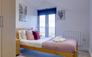 Stylish and Modern Flat with Free Parking - Pass the Keys - 8