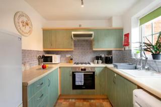 Modern 2-Bed Stay with Garden Parking - Pass the Keys - 8