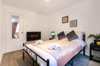 Modern 2-Bed Stay with Garden Parking - Pass the Keys - 7