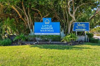 Bright & Stylish Waterfront Studio Retreat - 2