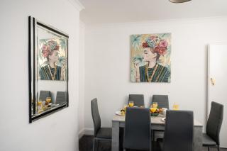 Elegant Contractors & Family Friendly 4-Bedroom Home , Guests 7 , Parking , Fast Wifi - 7