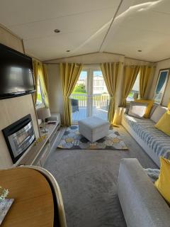 Beautiful Holiday Home 3 Bed Caravan by The Beach, Free Wifi, Games Console, TVs & DVD's, Passes Not Included - 3