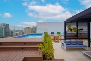 Upscale City Center Condo, Pool, Gym - 9